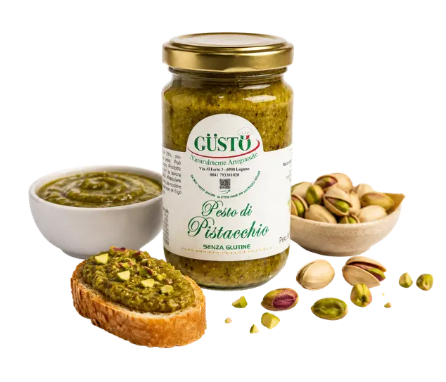Pesto di Pistacchio Artigianale Güsto Barattolo di pesto di pistacchio artigianale Güstò senza glutine con pistacchi siciliani su sfondo bianco.